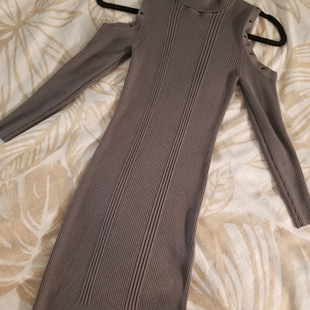 Chic Long Sleeve Cold Shoulder Dress in Gray